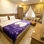 Zin Hotel